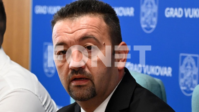 Odložiti izložbu u Vukovaru